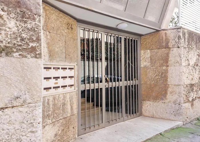 Boutique Con Ampia Terrazza - Citta Del Vaticano Rzym